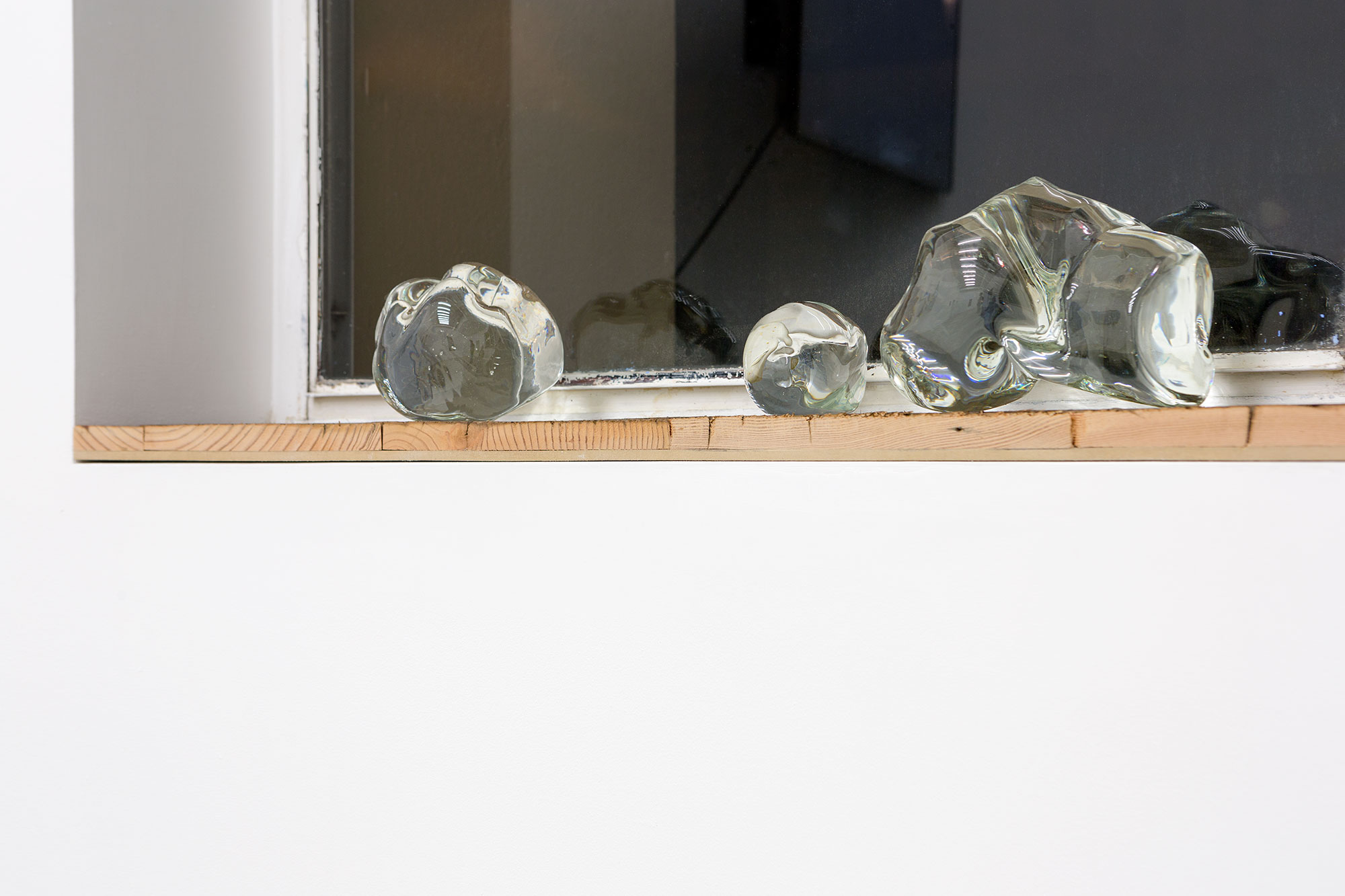 Kate Newby, "Do more with your feeling", 2016, glass and porcelain stone (embedded into glass), installation dimensions variable (3 elements: approx. 50 ×100 × 100 ; 10 × 228 × 127; 10 0× 152 × 100 mm)