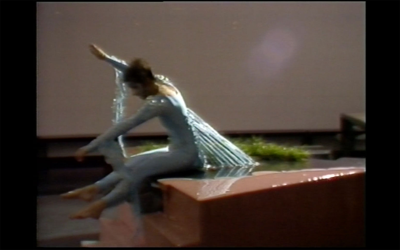 Cinzia-Ruggeri, "Per un Vestire organico", 1983, documentation of performance, milano, 1983, courtesy of the artist.